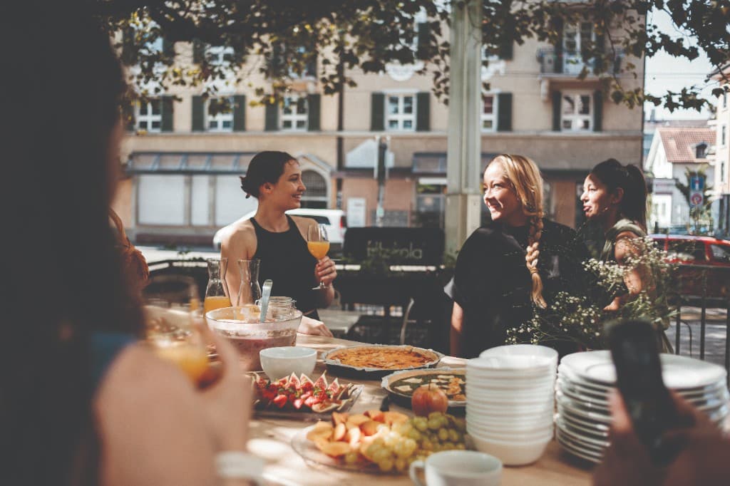 TomoDomo residents sharing a meal together outdoors